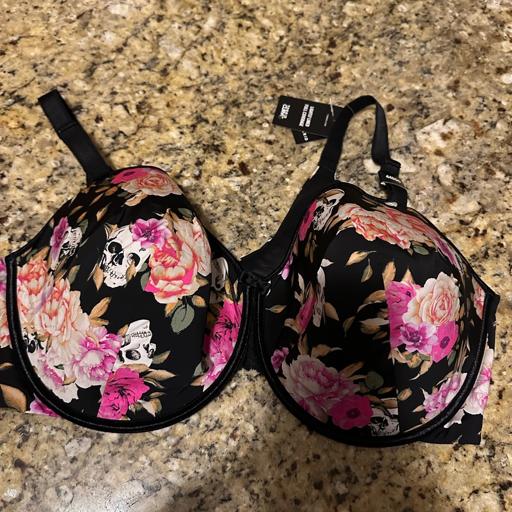 NWT Torrid Curve Lightly Lined Full Coverage Balconette 44DDD Black Skull Bra